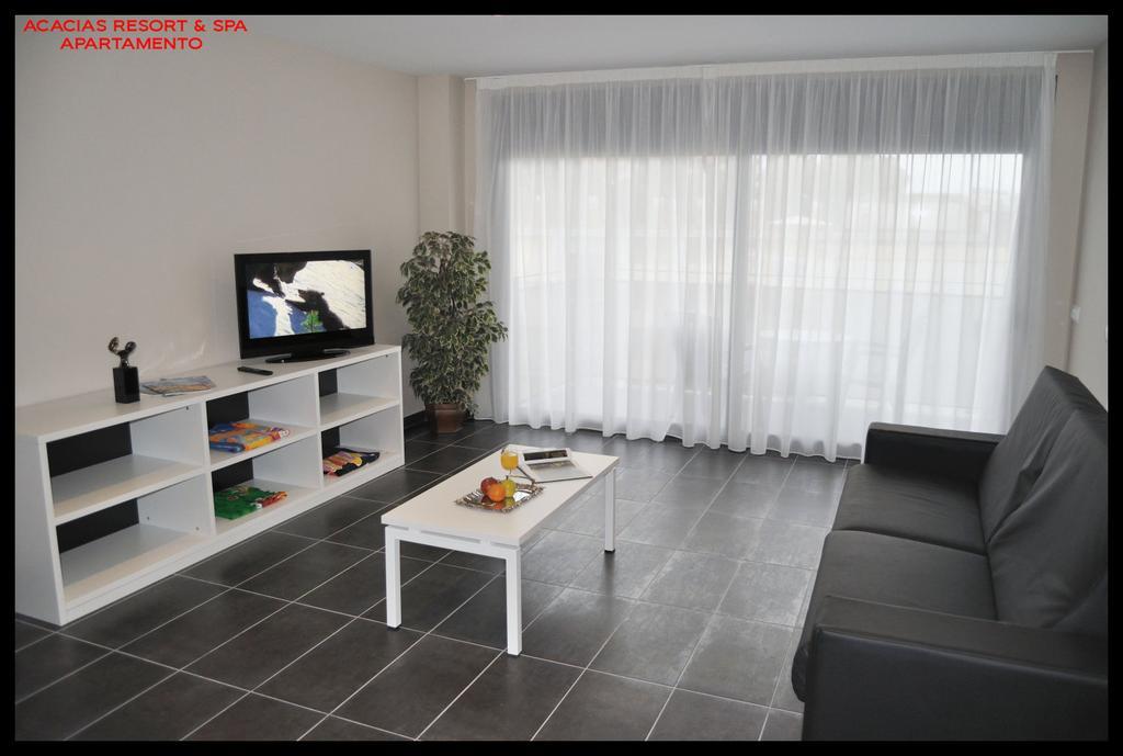 Hotel Acacias Suites & Spa Lloret de Mar Ngoại thất bức ảnh
